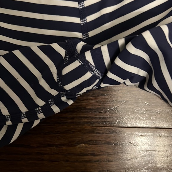 Athleta Capri Leggings, Size M - Picture 7 of 8